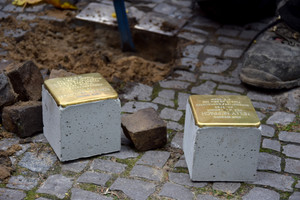 Verlegung von Stolpersteinen unter Teilnahme von 20 Mitgliedern der Familien Zernik aus Israel vom Mittwoch, 6. Juni 2018, 9.20 Uhr, Duisburger Straße 16 in Wilmersdorf