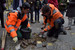 Verlegung von Stolpersteinen durch Auszubildende des Bauhofs Licherfelde