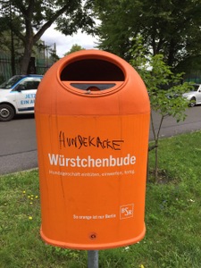 Franziska Becker startet Müllanzeiger-Aktion "Mehr Mülleimer für Wilmersdorf"