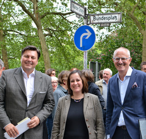 Rundgang mit Senator Geisel 2015 am Bundesplatz (rechts: Wolfgang Severin, heute Ehrenvorsitzender Initiative Bundesplatz)