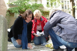 Stolpersteine-Putzen in Wilmersdorf-Nord