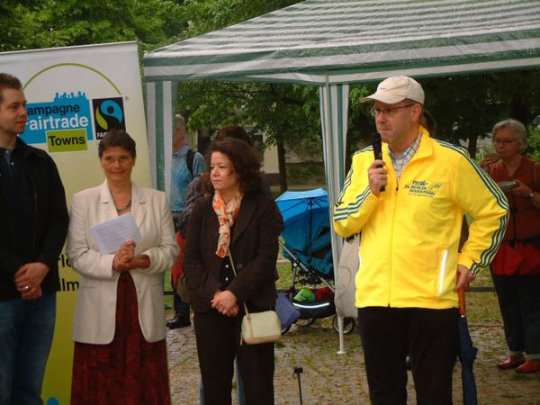 V.l.n.r.: S. Evers (CDU), J. Siller (Fairtrade), Ü. Radziwill (SPD), R. Naumann (SPD)